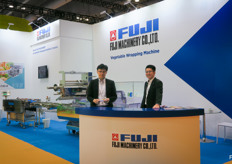 Fuji Machinery produces vegetable wrapping machines. The company is from Japan. To the left is Morito Ito.